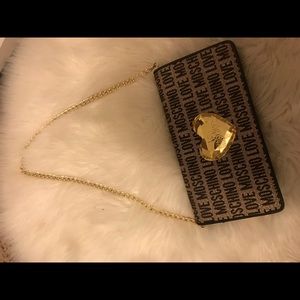 Moschino wallet on chain